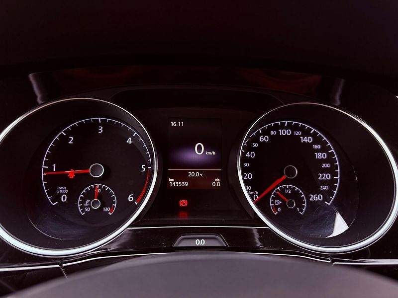 Volkswagen Touran 2.0 TDi Highline, ČR, 7 míst - fotka 18 z 27