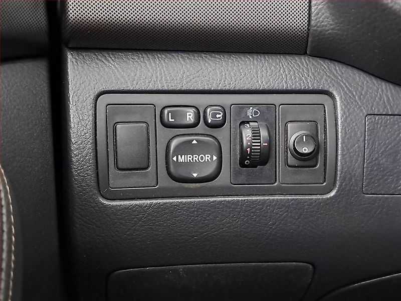 Toyota Avensis (2003) 1.8 VVT-i, po STK, servisované - fotka 18 z 18
