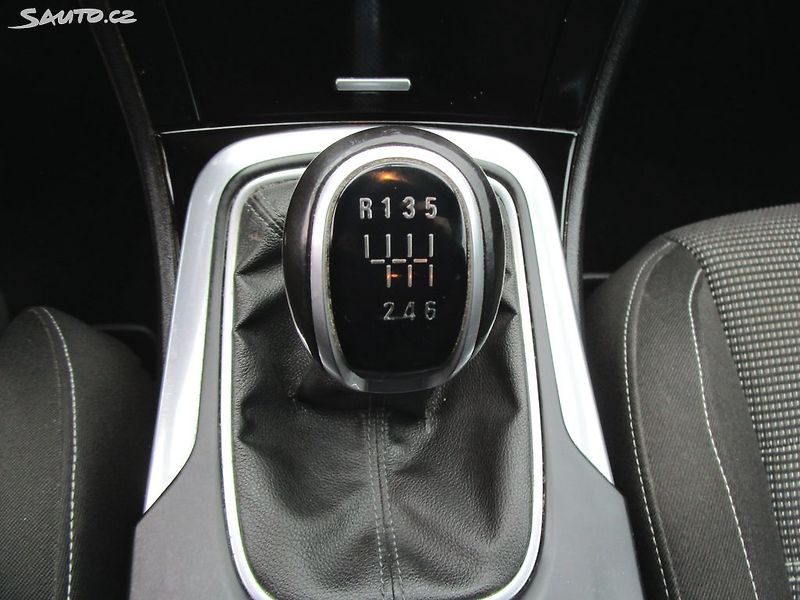 Opel Insignia 2,0D-120KW-NOVÁ STK+OLEJ - fotka 17 z 27