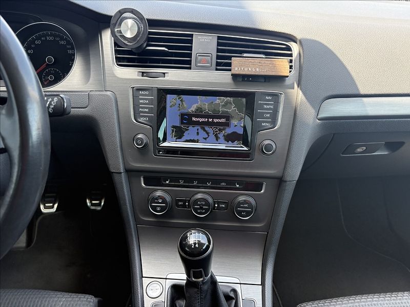 Volkswagen Golf 1,6 TDI rozvody spojka servis - fotka 16 z 33