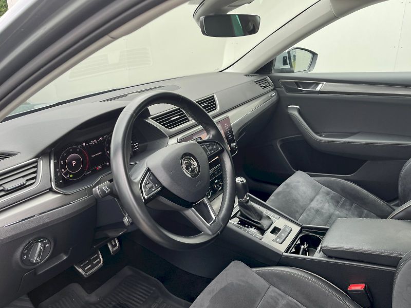 Škoda Superb (2019) 2.0 TDI 140kW Scout Combi 4x4 - fotka 6 z 29