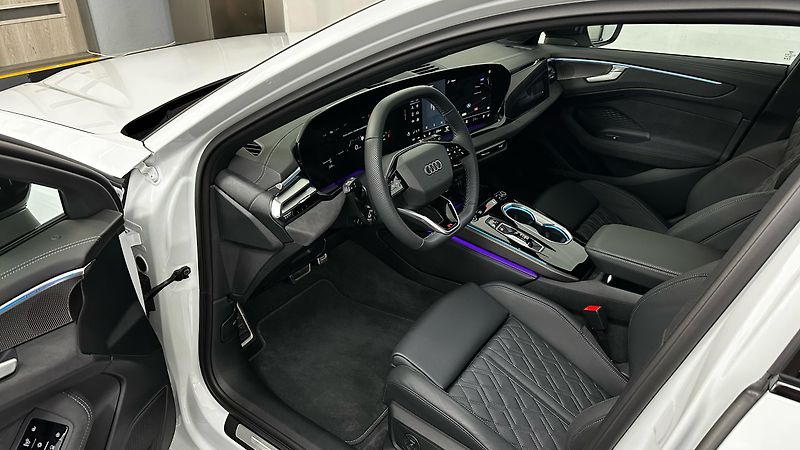 Audi A6 S-LINE / ZÁRUKA / TOP STAV - fotka 32 z 51