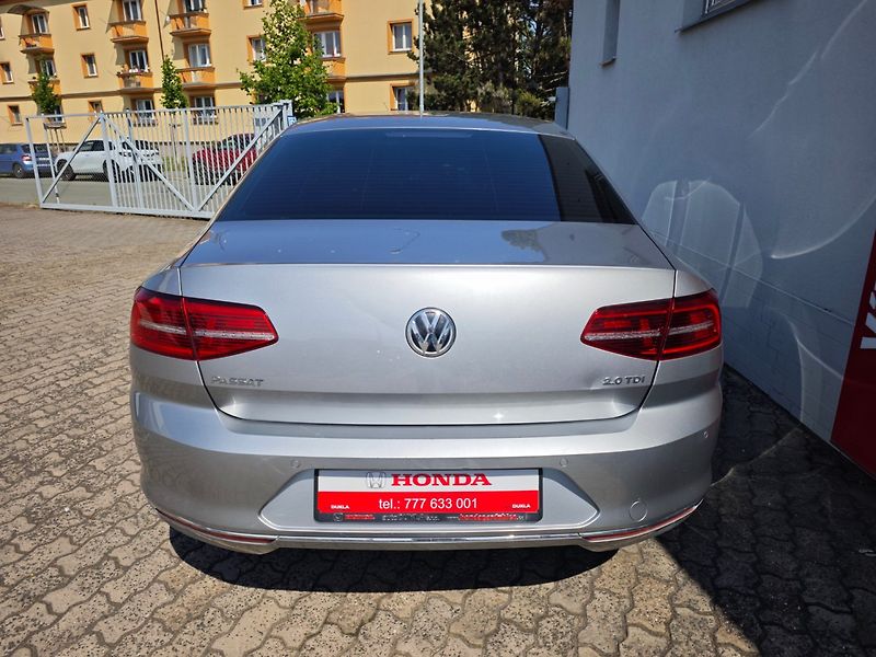 Volkswagen Passat (2017) 2.0 TDi Highline ACC Manuál - fotka 33 z 36
