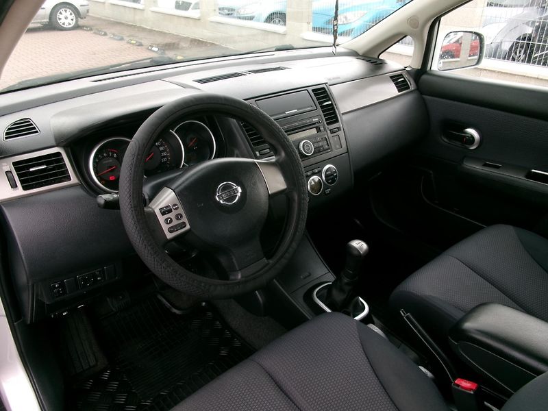 Nissan Tiida (2009) 1,6 16V AC ALU HF BT - fotka 20 z 26