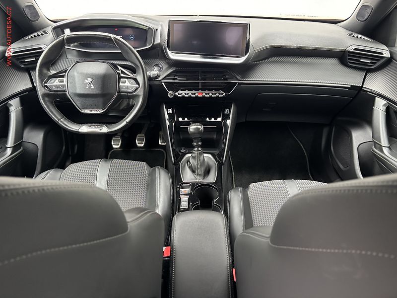 Peugeot 2008 (2020) 1.2 PT, GT Line, LED, navi - fotka 9 z 20