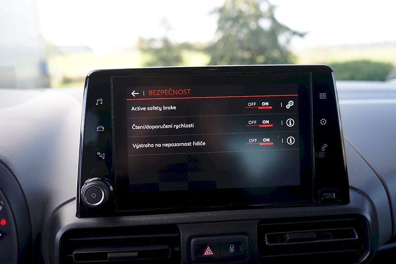 Citroën Berlingo (2019) BlueHDi 130 S&S Shine - Webast - fotka 16 z 30
