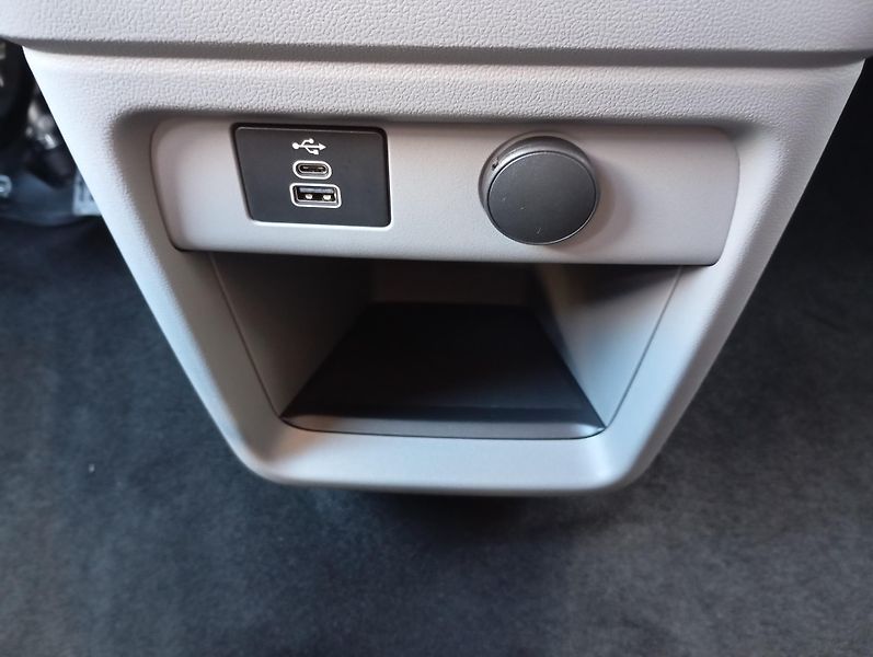 Ford Tourneo Custom (2025) 2.0 170k L2 Titanium Winter - fotka 25 z 47