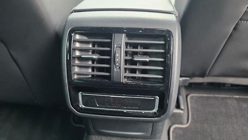 Volkswagen Passat (2023) 2.0 TDI 110kW DSG R-line - fotka 16 z 37