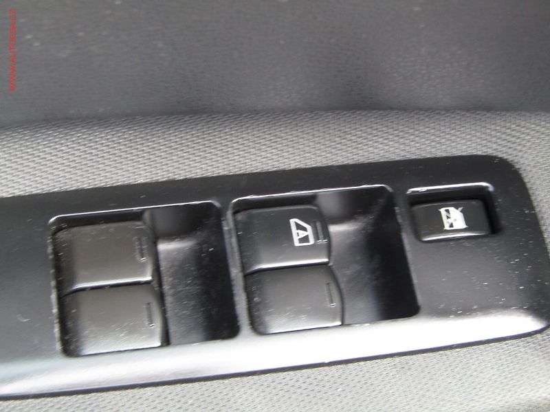 Nissan Qashqai (2007) 1.5 dCi, AC, TZ - fotka 12 z 17