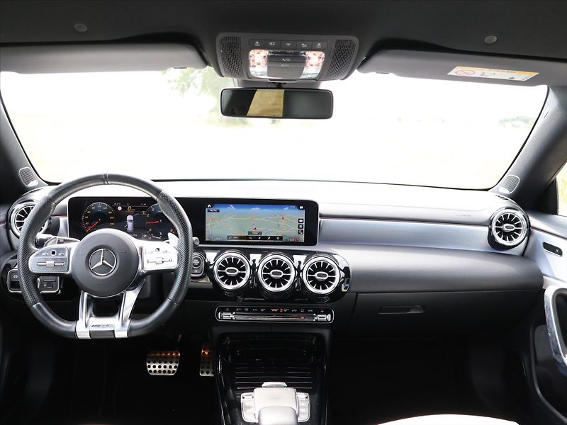 Mercedes-Benz CLA 2,0 35 AMG 225kW 4Matic DPH CZ - fotka 31 z 39