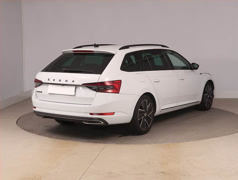Škoda Superb (2022) Sportline 1.5 TSI - fotka 5 z 18