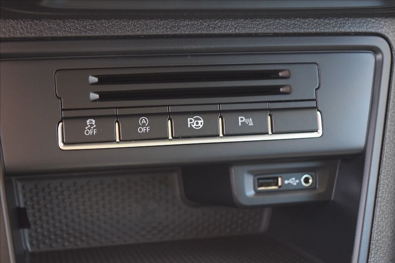 Volkswagen Tiguan 1,4 TSI 92KW R-LINE TOP STAV! - fotka 43 z 48