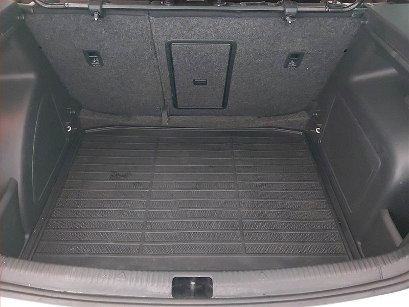 Škoda Rapid (2014) Ambition 1.2 TSI, Tempomat - fotka 14 z 17