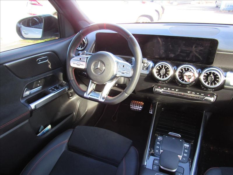 Mercedes-Benz GLB 2,0 AMG 35 225kW - fotka 13 z 35