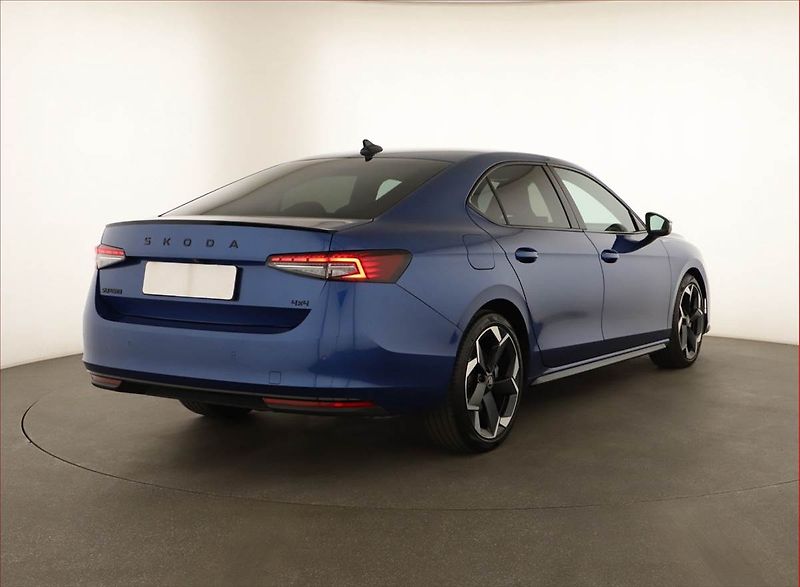 Škoda Superb (2025) 2.0 TSI, SPORTLINE, 4X4 - fotka 5 z 20