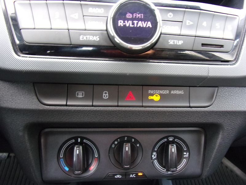 Škoda Fabia (2018) 1.0TSi 70kW CHZ KLIMATIZACE ČR - fotka 11 z 20