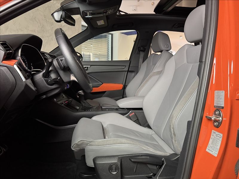 Audi Q3 2,0 TDi  S-Line Záruka LED Kam - fotka 25 z 45