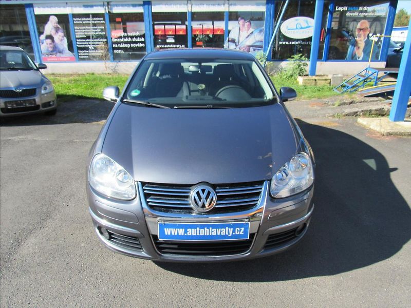Volkswagen Jetta 2,0 TDi 103kW - fotka 2 z 24