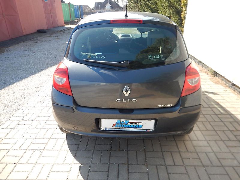 Renault Clio 1.4i, 72 kW, KLIMA - fotka 5 z 21