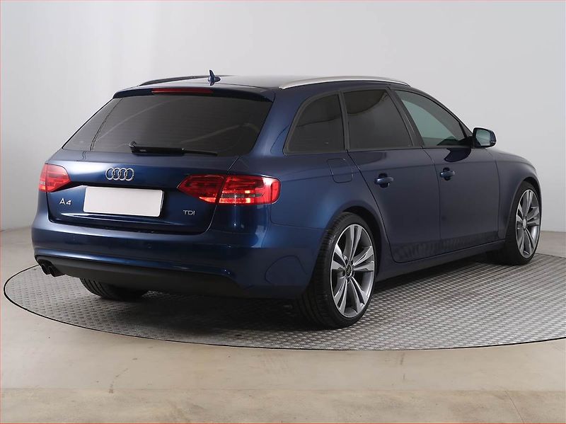 Audi A4 (2012) Ambition 2.0 TDI, Serv.kniha - fotka 5 z 16