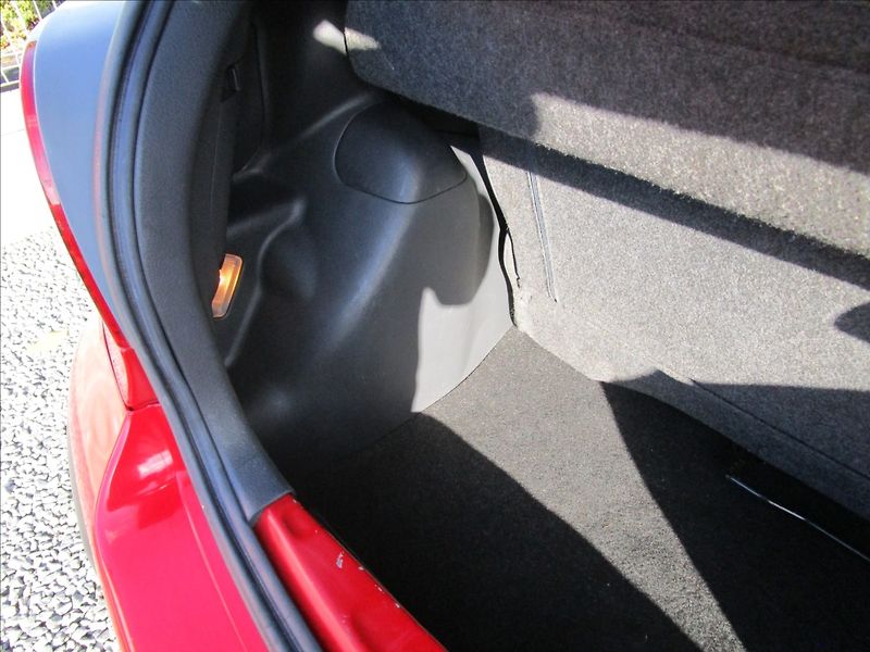 Toyota Yaris 1.0VVT-i Terra KLIMA - fotka 29 z 35
