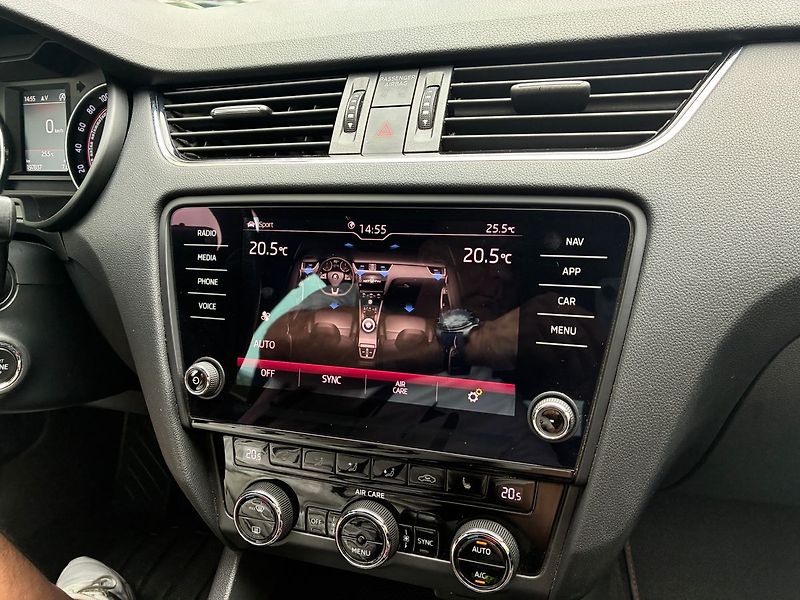 Škoda Octavia 2.0 TDI 135 kW RS ČR - fotka 13 z 30