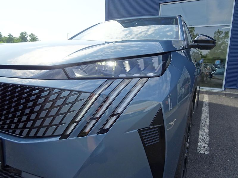 Peugeot 5008 (2026) GT Hybrid 145k e-DCS6 - fotka 47 z 49