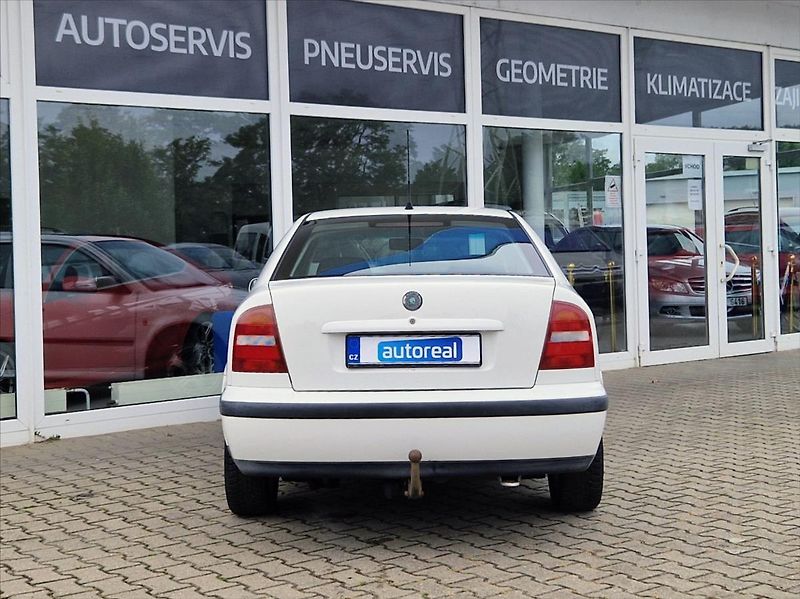 Škoda Octavia 1,8 20V 92kW KLIMA TAŽNÉ ŠÍBR - fotka 4 z 28