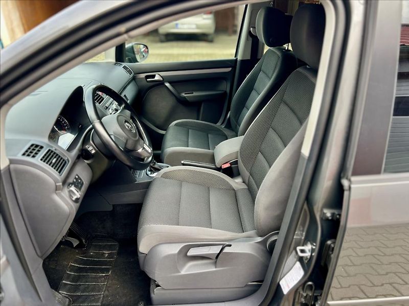 Volkswagen Touran 1,6 TDi / KLIMA / 7MÍST / DSG - fotka 10 z 39