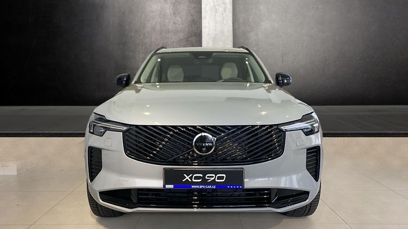 Volvo XC90 (2025) PLUS DARK, T8 AWD, 228+107 kW - fotka 2 z 15