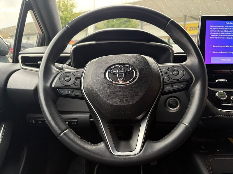 Toyota Corolla 1.8 Hybrid Style - fotka 8 z 19