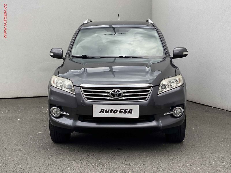 Toyota RAV4 (2010) 2.2D-4D 4x4, AC, výhřev sed. - fotka 2 z 19