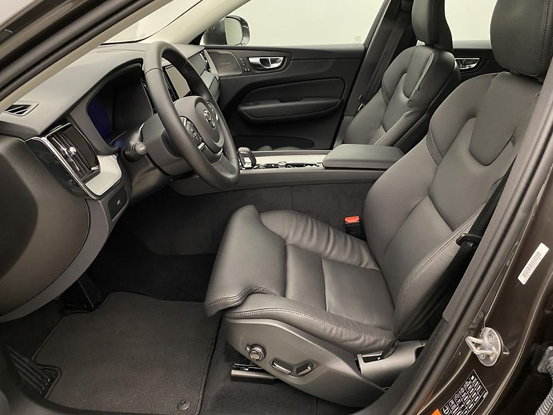 Volvo XC60 B5 AWD CORE AUT REZERVACE - fotka 3 z 52