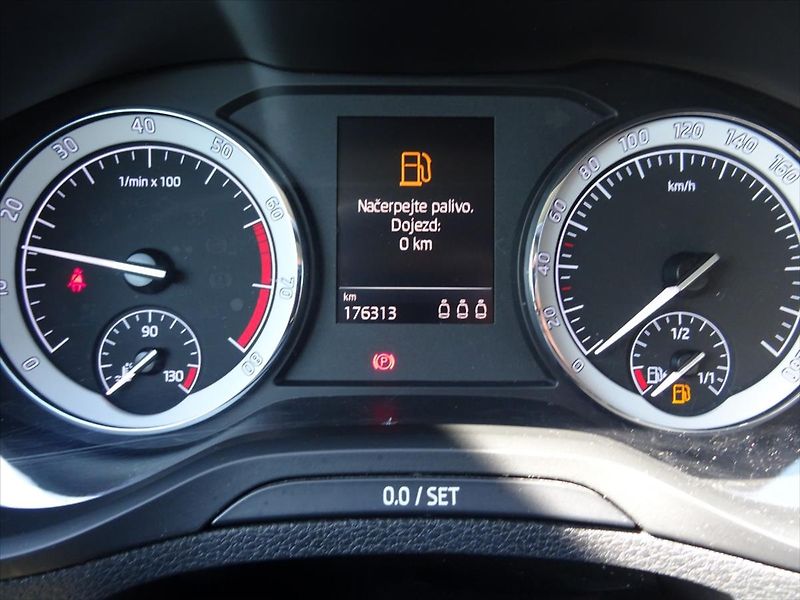 Škoda Karoq 1,0 TSi Business  85 kW - fotka 19 z 31