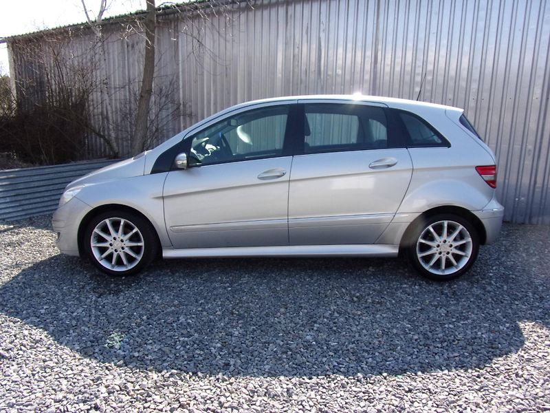 Mercedes-Benz Třídy B 200 CDi 103kW SPORT 130 000 KM - fotka 8 z 20