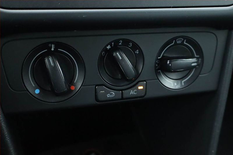Volkswagen Polo (2013) 1.2 12V, Serv.kniha - fotka 13 z 17