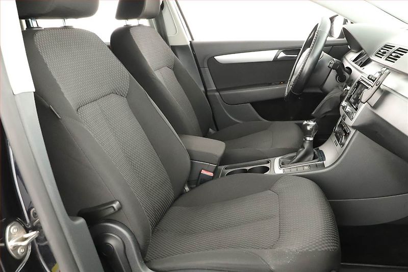 Volkswagen Passat (2011) 1.6 TDI, nová STK, v provozu - fotka 7 z 13