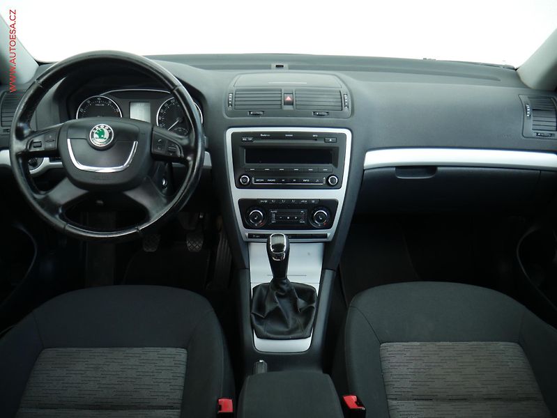 Škoda Octavia (2012) 1.2TSi, Ambition, TZ - fotka 8 z 16