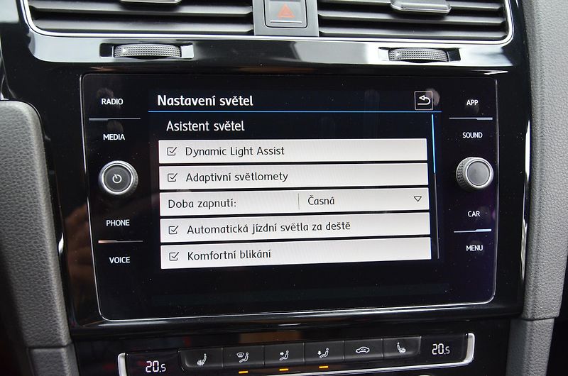 Volkswagen Golf (2017) 1.6 TDi 85kW DSG R-LINE HighL. - fotka 40 z 44