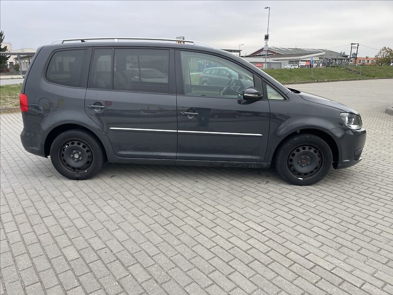 Volkswagen Touran 2,0 TDi 103kw DSG Highline Pan - fotka 5 z 25