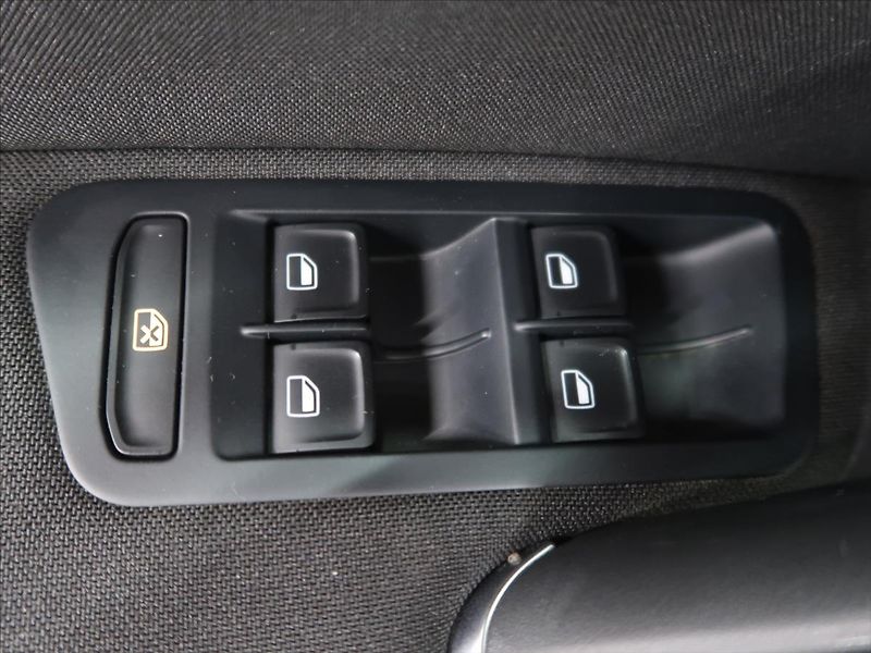 Volkswagen Golf 1,4 TSI 1.majitel - fotka 16 z 33