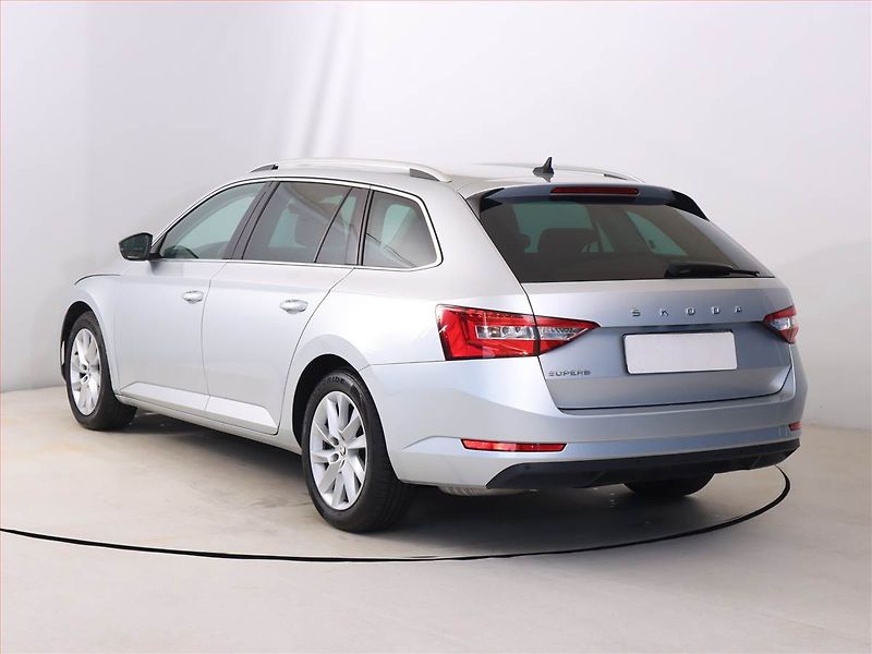 Škoda Superb (2021) Ambition 1.5 TSI, Automat - fotka 4 z 22
