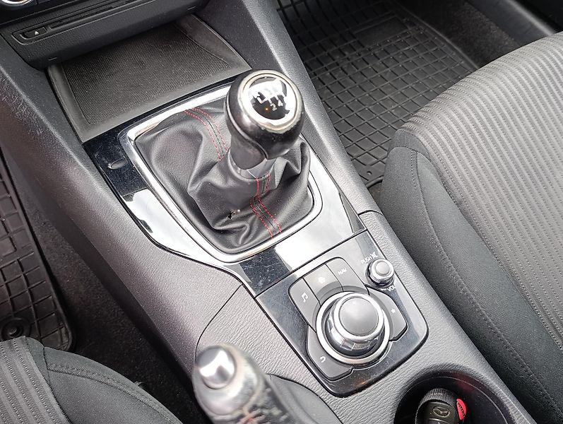 Mazda 3 2.2D 110kW SKYACTIV - fotka 23 z 29