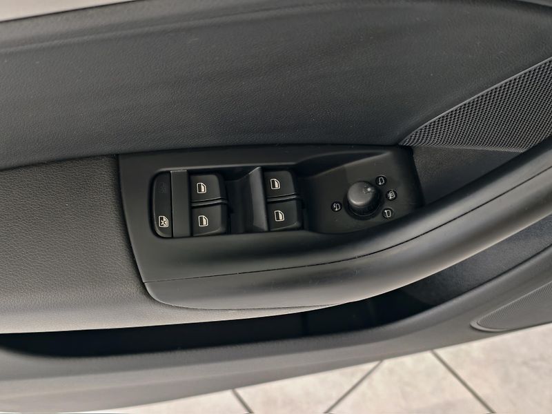 Audi Q3 2.0 TDi 120kW QUATTRO S-line   - fotka 18 z 21