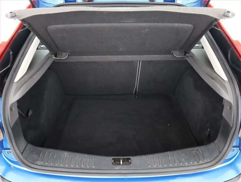 Ford Focus (2007) 1.6 16V, nová STK, Tažné - fotka 15 z 15