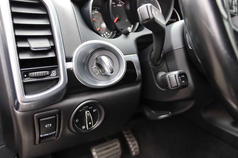 Porsche Cayenne S DIESEL 4.2 V8 283kW 4X4 DPH - fotka 24 z 50