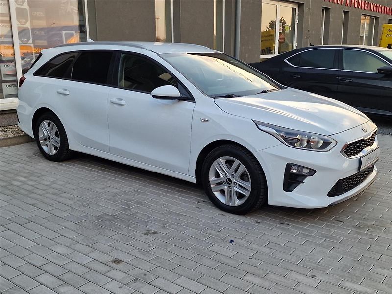 Kia Ceed 1.6CRDi 100kW Fresh SW,1.Maj. - fotka 2 z 47