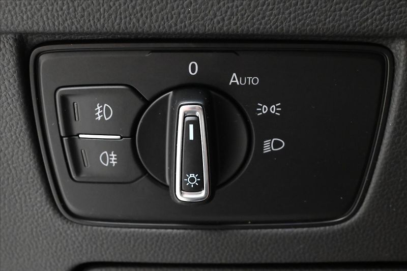 Volkswagen Passat 2,0 TDI 110kW DSG Business Zár - fotka 27 z 32
