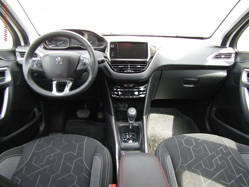 Peugeot 2008 (2019) 1.2 PT, ČR, AT - fotka 8 z 20