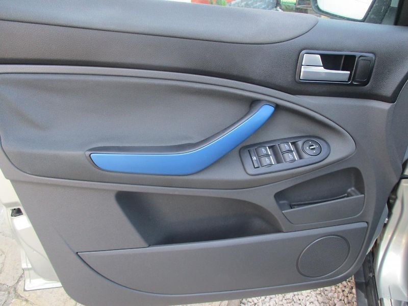 Ford Kuga 2.0 TDCi 4x4 +sada kol - fotka 8 z 30